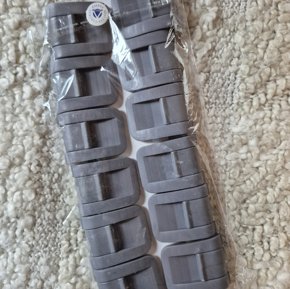 ❤️‍🔥New Pk. Huggable Hanger Finger Clips For Pants Ect - Picture 3 of 5